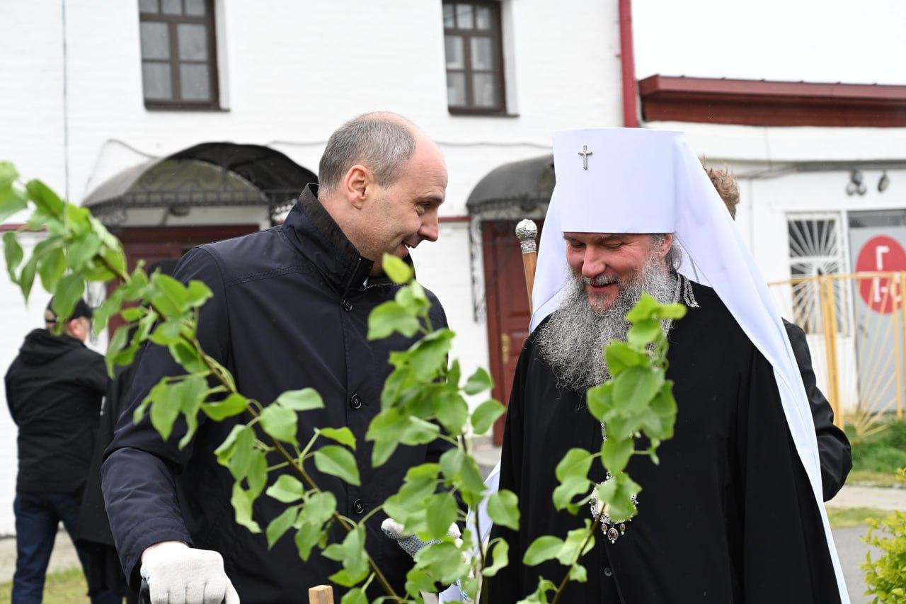 Денис Паслер поручил строить дома для бюджетников в Верхотурье и восстанавливать старинные монастыри - Фото 1
