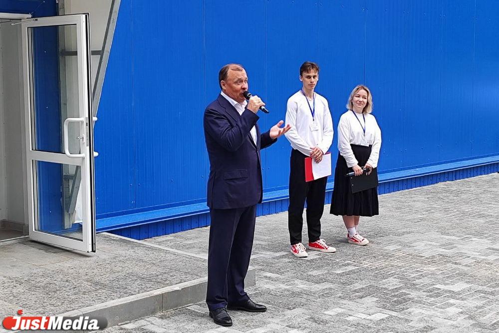 «Это будет эталонный лагерь». Алексей Орлов посетил обновленные «Уральские самоцветы». - Фото 1
