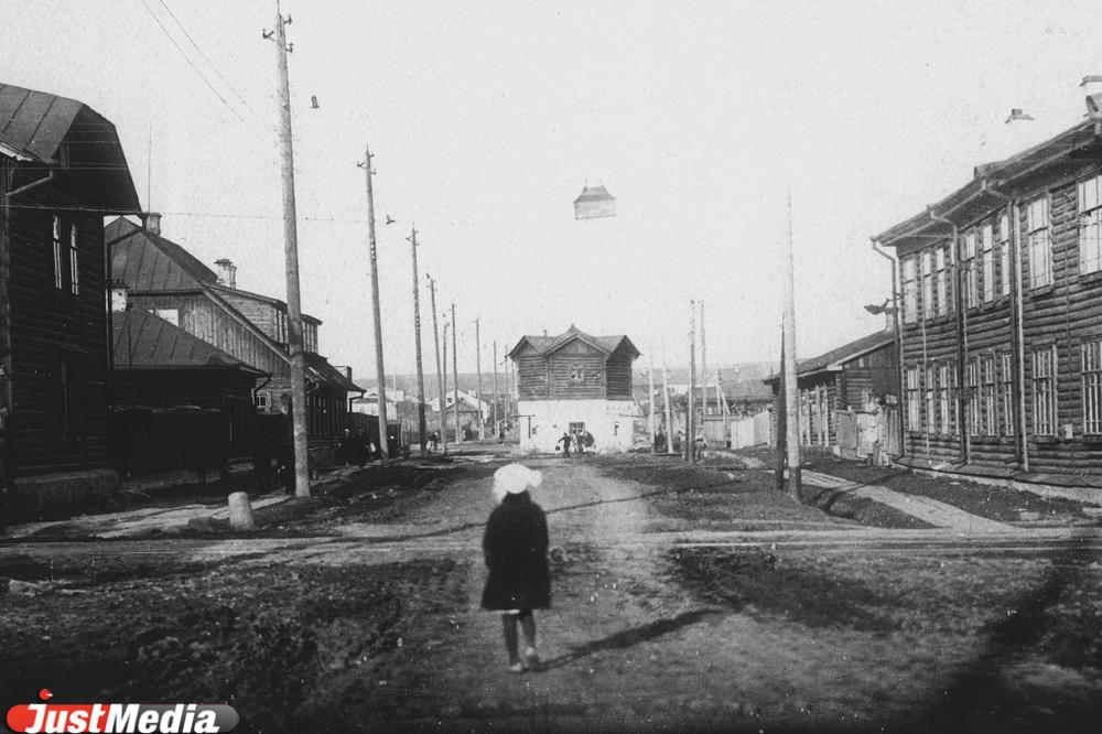 Здесь «торговали» девицами и стоял самолет. Что было на месте сада Энгельса в Екатеринбурге? - Фото 1