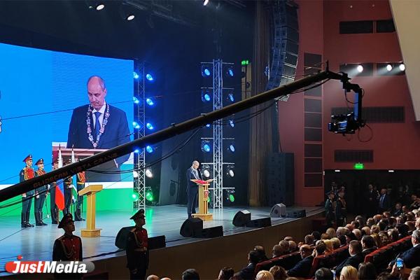 Четыре губернатора в зале, но есть нюанс. Как прошла инаугурация Дениса Паслера - Фото 1