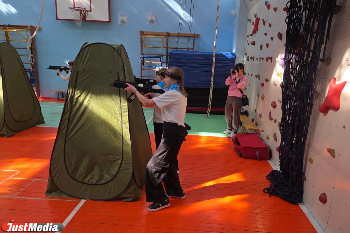 Звездные войны, добровольцы и робототехника. Как начались весенние каникулы в лагерях Екатеринбурга - Фото 1