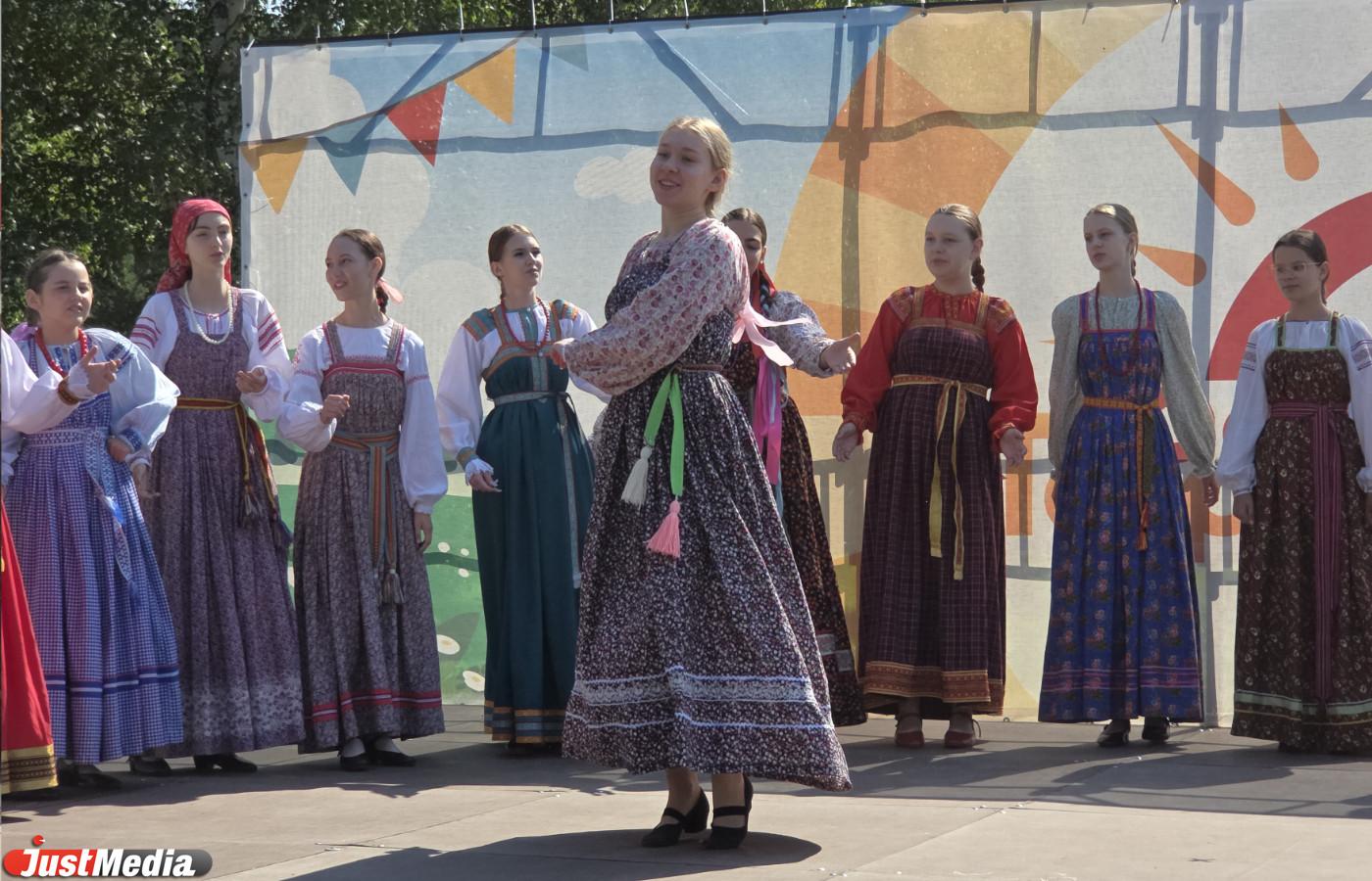 Лаптой и народными танцами завершили смену в лагере «Рассветный» под Сысертью - Фото 1