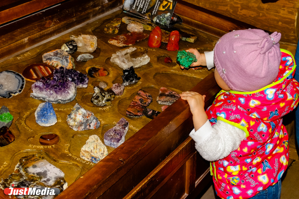 Избушка Бабы-Яги, дом крестьянина и старинная русская печь. На Урале продолжается строительство парка по сказам Бажова - Фото 9