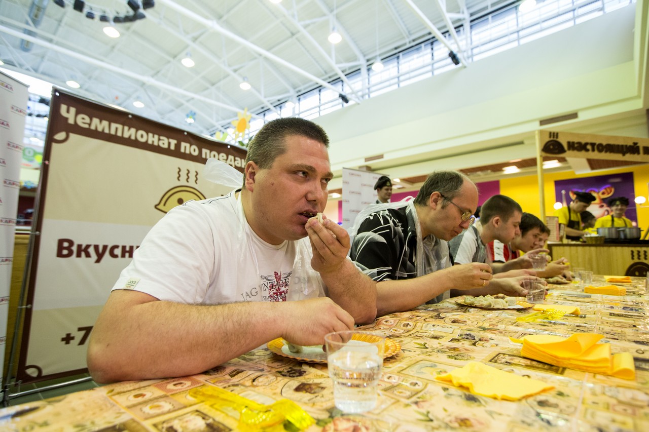 Житель Екатеринбурга съел за 30 секунд 30 пельменей - Фото 3