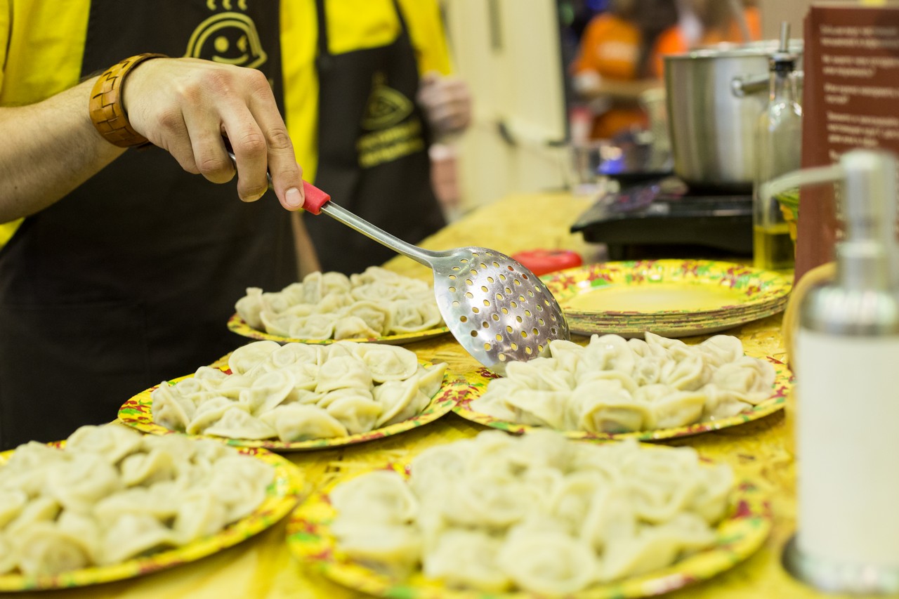 Житель Екатеринбурга съел за 30 секунд 30 пельменей - Фото 5