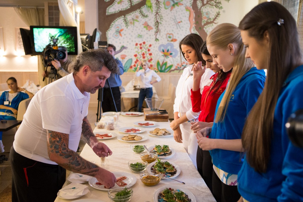 Уральские красавицы занимаются карате и готовят пиццу - Фото 4