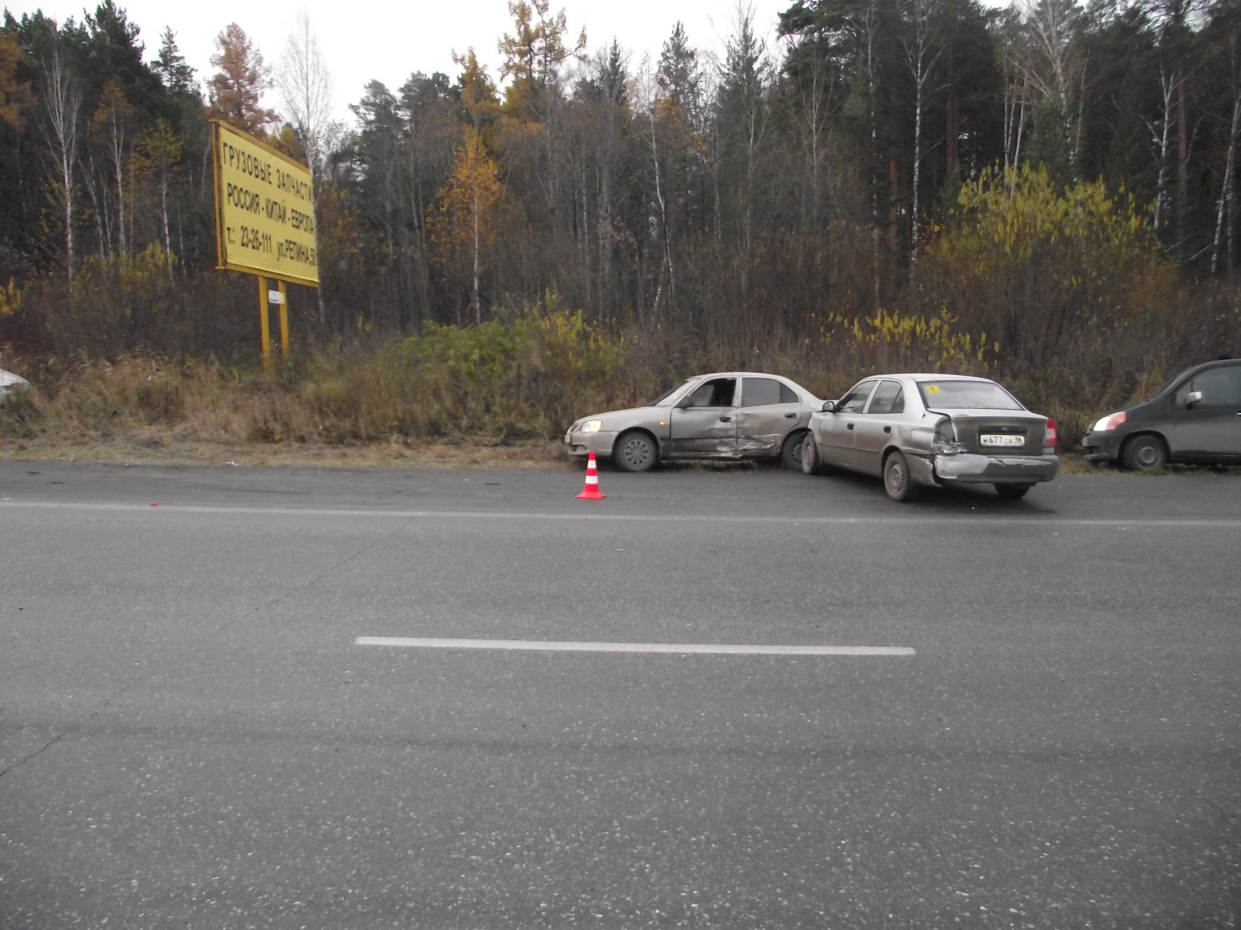 На трассе Пермь-Екатеринбург водитель «Форда», «поскользнувшись», сбил двух пешеходов на обочине - Фото 3