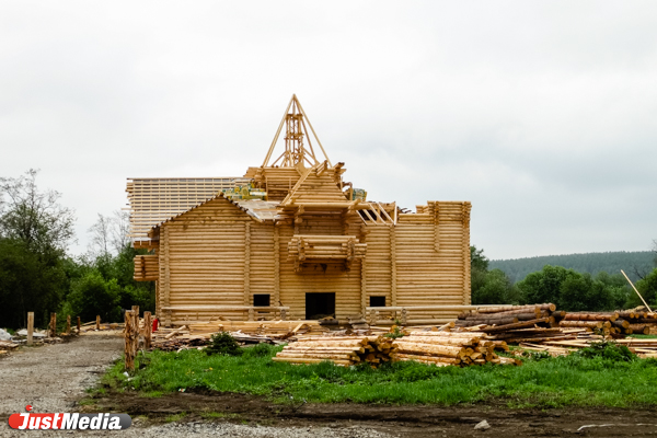 Избушка Бабы-Яги, дом крестьянина и старинная русская печь. На Урале продолжается строительство парка по сказам Бажова - Фото 4