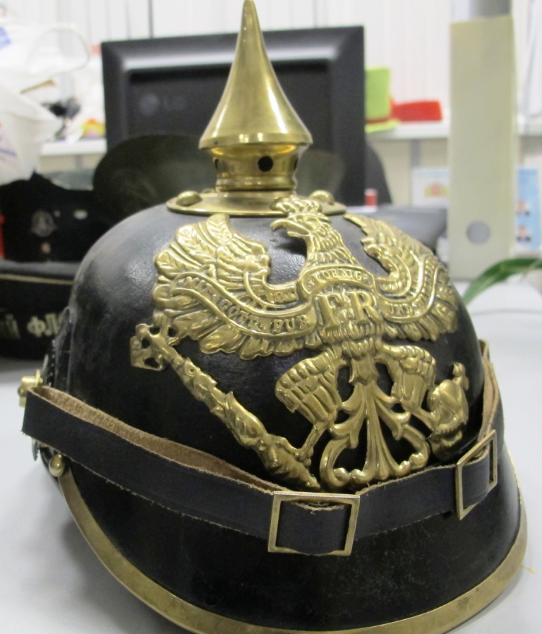 Шляпная выставка откроется в Екатеринбурге: пожарные каски и гламурные шляпки на одной площадке - Фото 2