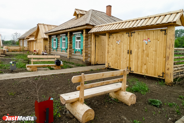 Избушка Бабы-Яги, дом крестьянина и старинная русская печь. На Урале продолжается строительство парка по сказам Бажова - Фото 6