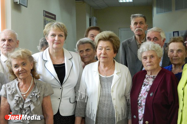 Абитуриенты стройфака УрФУ приготовили для Наины Ельциной сладкий подарок - Фото 3