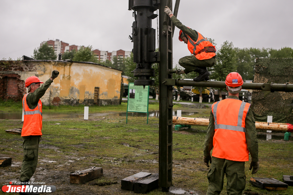 Огонь, вода и медные трубы! Российские солдаты приехали в Екатеринбург побороться за звание лучшего военного железнодорожника - Фото 3