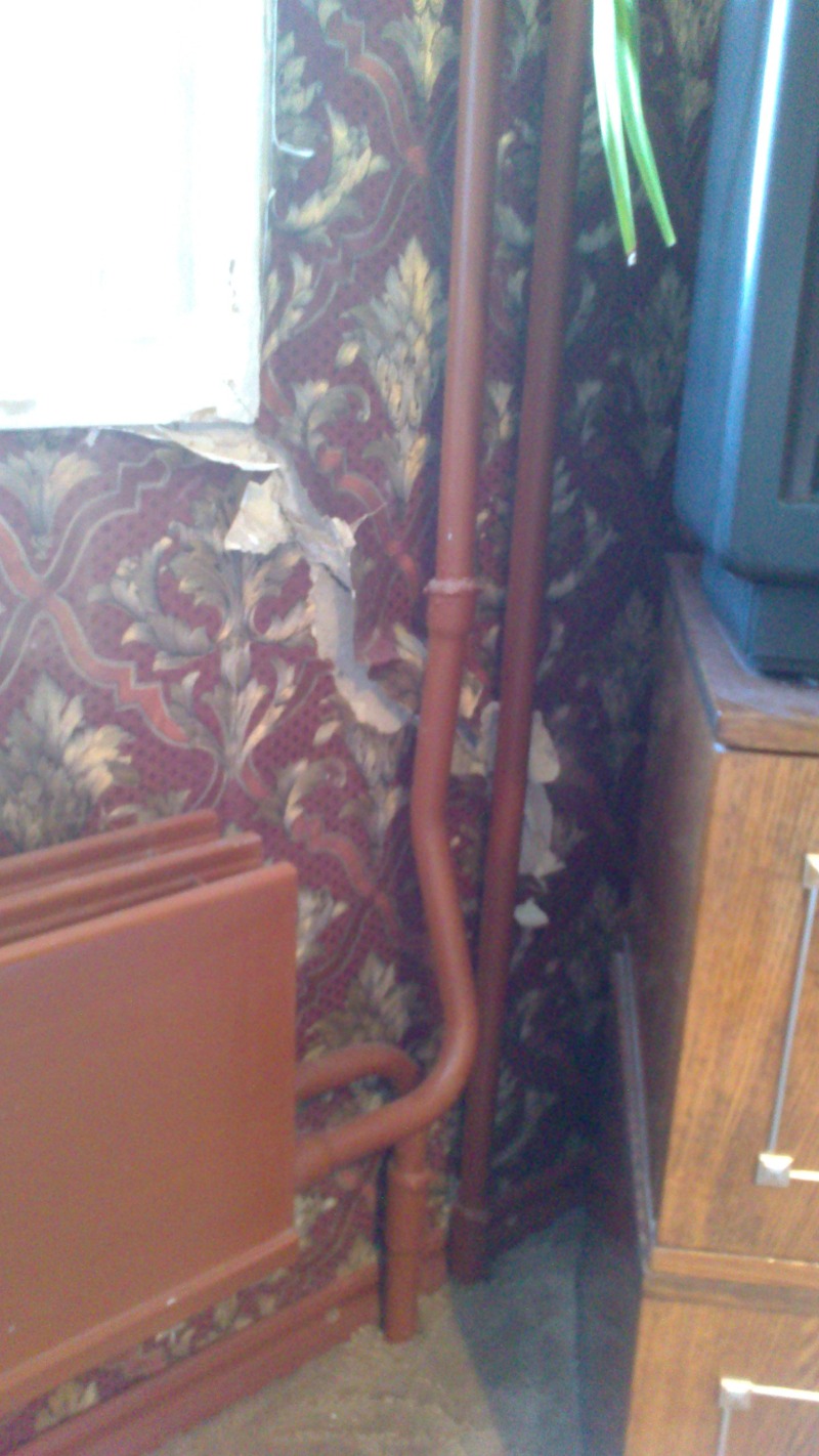 «Дом стал, как живой». Жильцы дома на Ботанике боятся находиться в своих квартирах - Фото 2