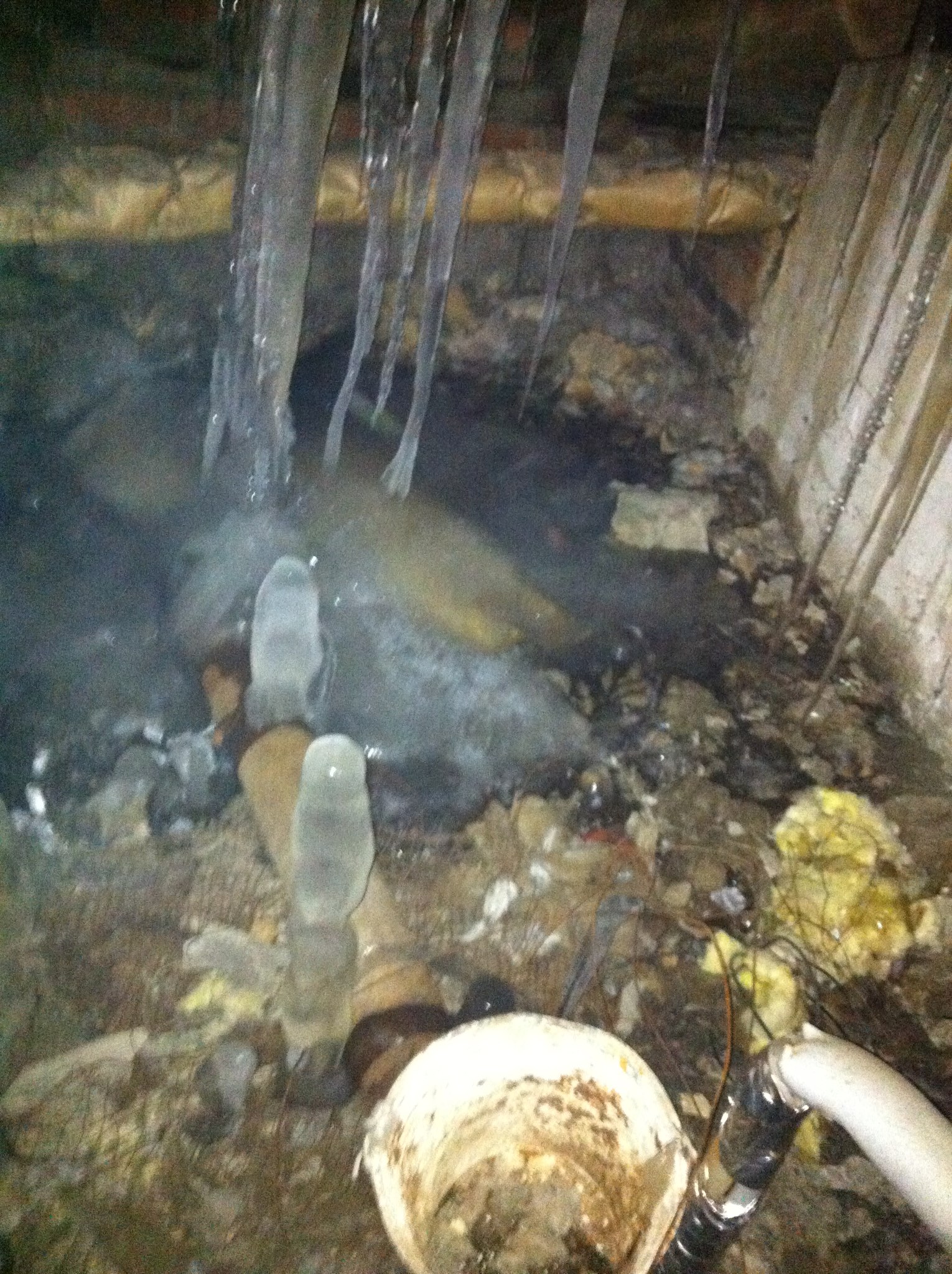 Крыша поехала! В одном из жилых домов Полевского обвалилась потолочная плита - Фото 2