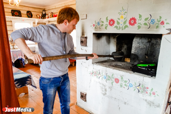Избушка Бабы-Яги, дом крестьянина и старинная русская печь. На Урале продолжается строительство парка по сказам Бажова - Фото 13