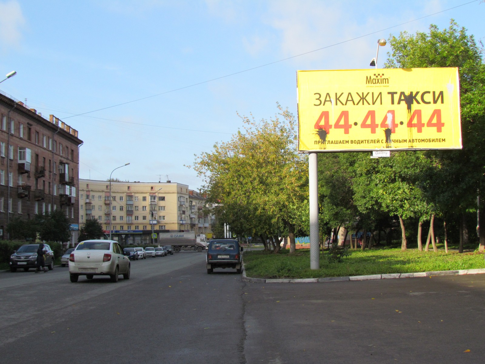 Поджоги машин, битье окон, порча рекламных баннеров! В Нижнем Тагиле зафиксированы массовые случаи вандализма в отношении служб заказа такси - Фото 4