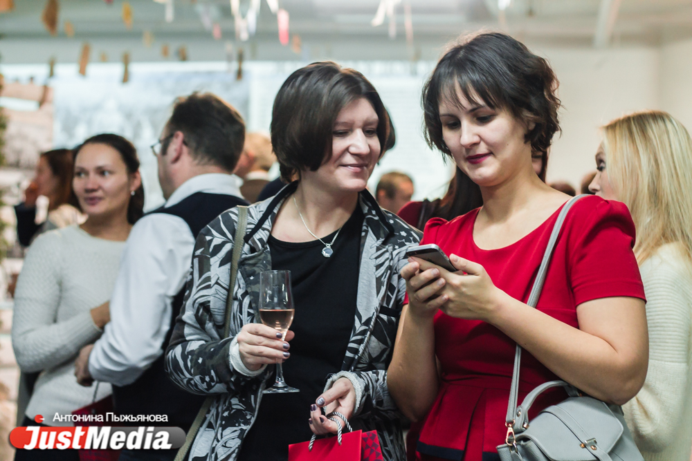 «Когда нет войны, политики сидят и щелкают зубами». Что свердловские чиновники, депутаты и бизнесмены обсуждали в кулуарах Ельцин Центра. ФОТО - Фото 14