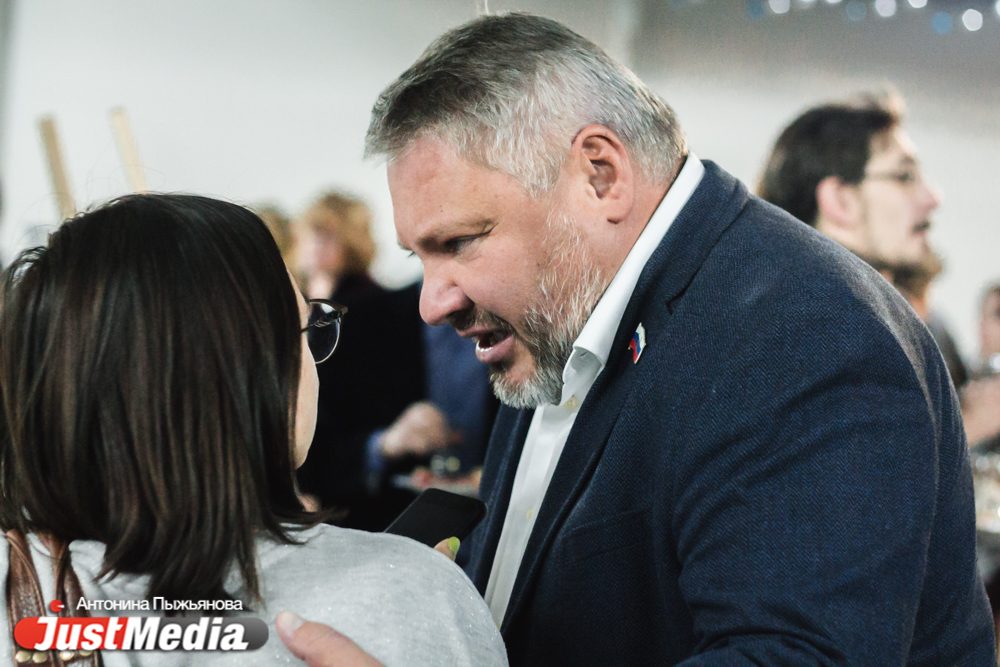 «Когда нет войны, политики сидят и щелкают зубами». Что свердловские чиновники, депутаты и бизнесмены обсуждали в кулуарах Ельцин Центра. ФОТО - Фото 11