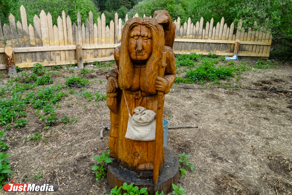 Избушка Бабы-Яги, дом крестьянина и старинная русская печь. На Урале продолжается строительство парка по сказам Бажова - Фото 16