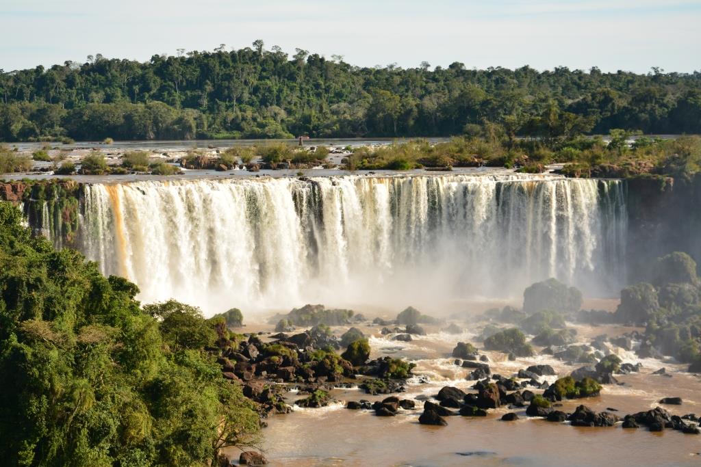 Уносил ноги от дикого быка и переплывал границу на резиновой шлюпке. Уралец собирает деньги на выпуск книги для фанатов неспокойного отдыха. СПЕЦПРОЕКТ - Фото 14