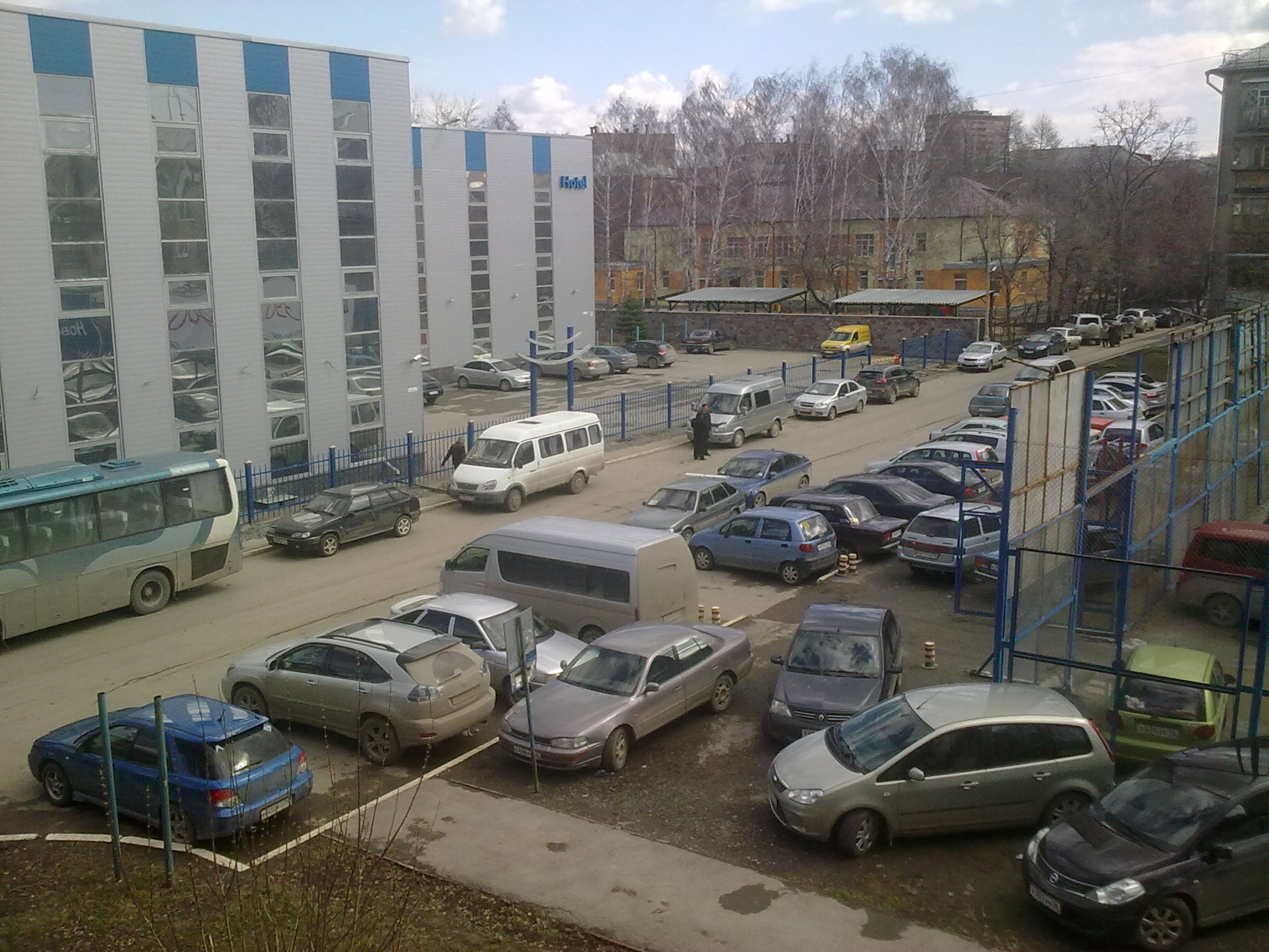 Жителям нескольких дворов на Уралмаше «Свидетели Иеговы» по выходным мешают спать и парковаться - Фото 4