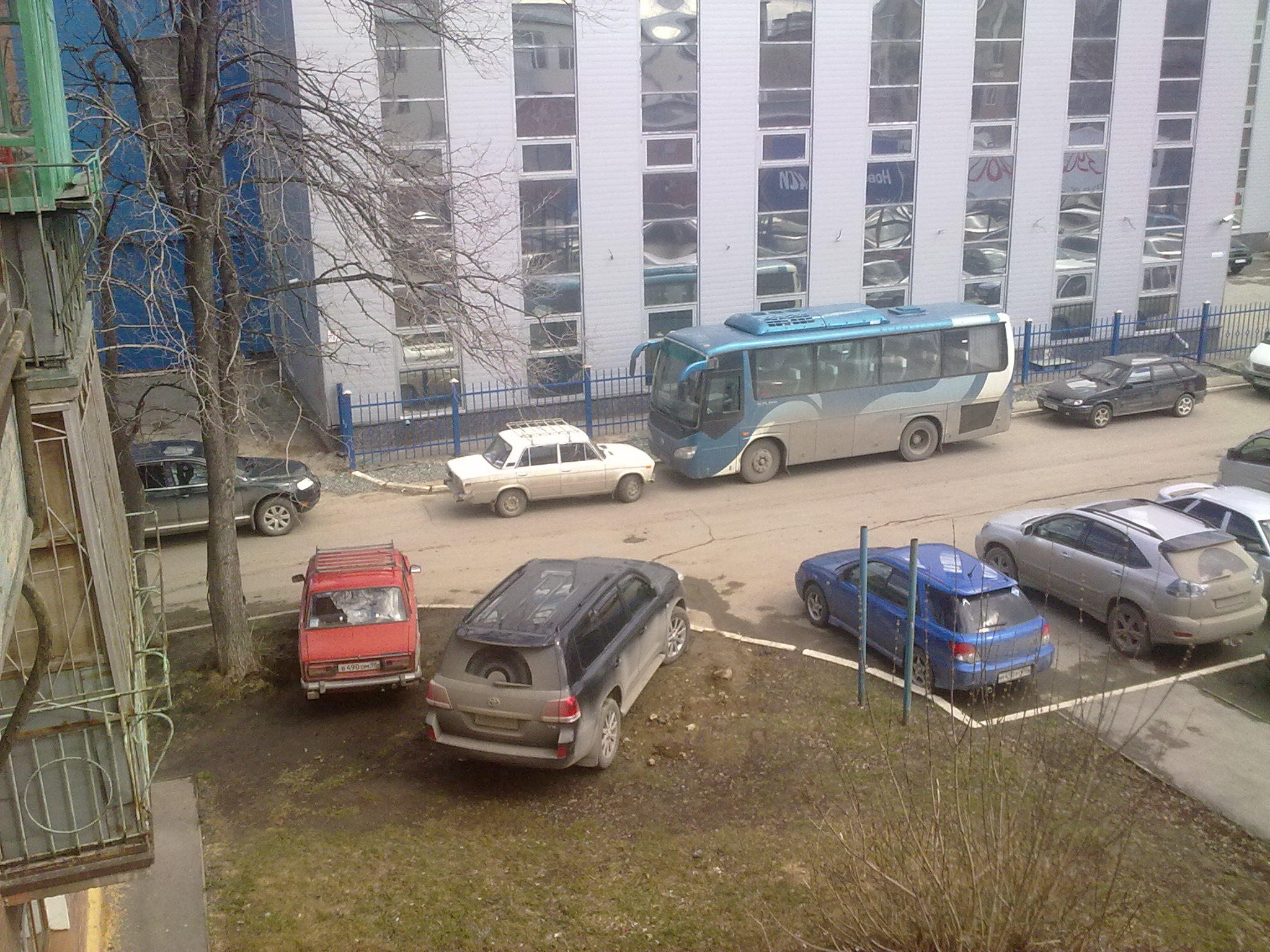 Жителям нескольких дворов на Уралмаше «Свидетели Иеговы» по выходным мешают спать и парковаться - Фото 5