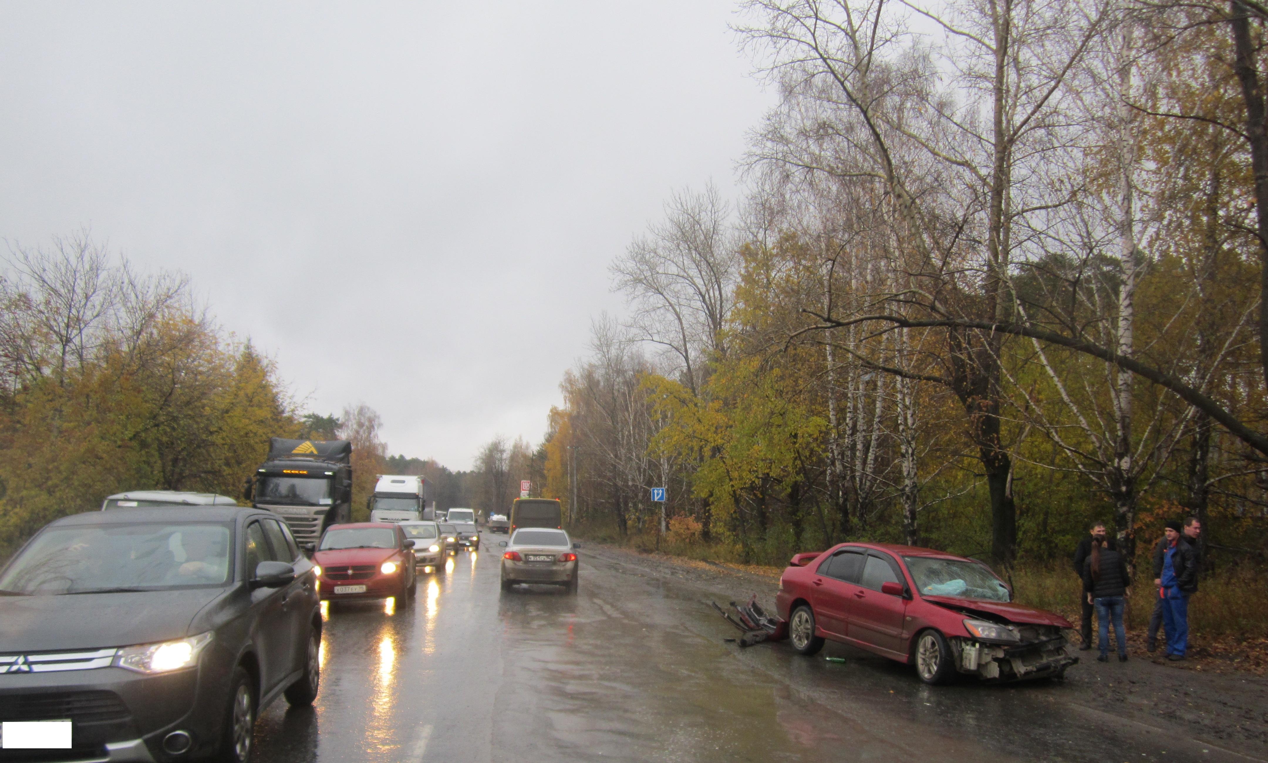 В Екатеринбурге пьяный водитель иномарки спровоцировал лобовое столкновение. Пострадали два человека - Фото 2