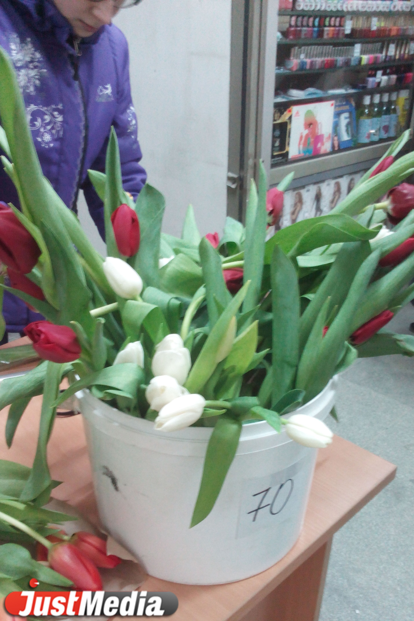 Екатеринбургский метрополитен запестрел тюльпанами - Фото 3