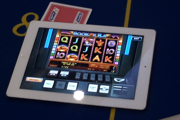 В Екатеринбурге полиция закрыла нелегальный клуб любителей покера - Фото 2