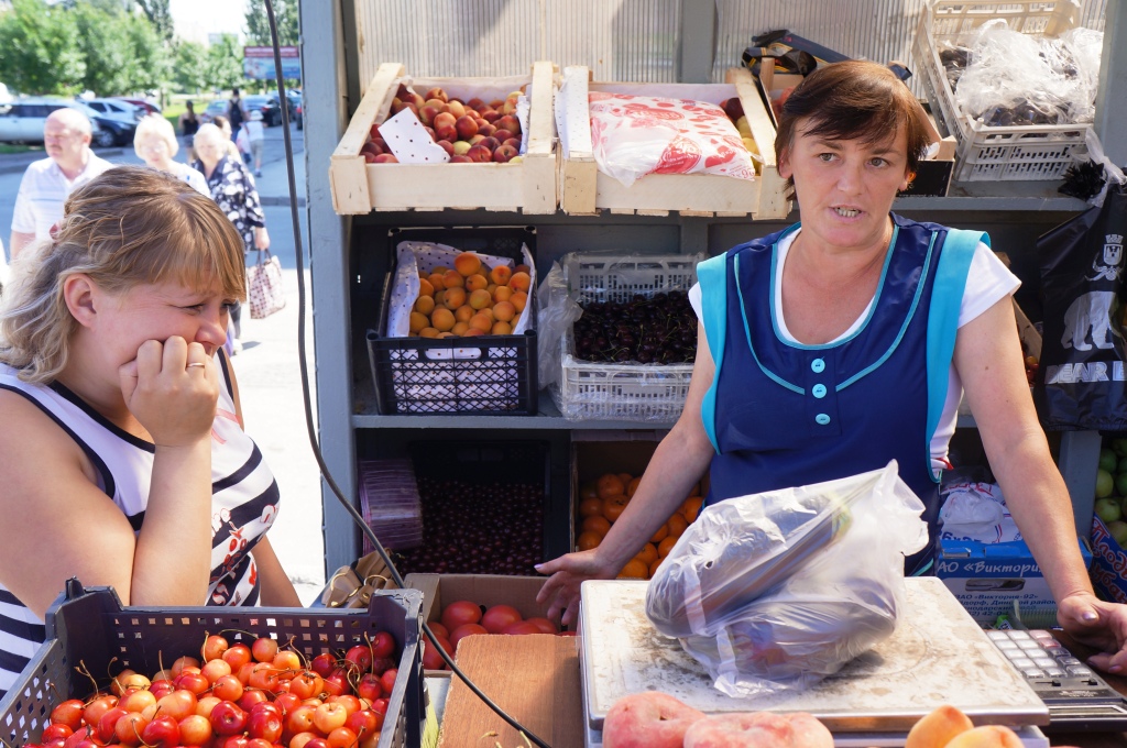 НАХАЛЬНЫЙ ФРУКТ! Журналисты JustMedia проехались по рынкам и киоскам, были обвешены и научены жизни. ФОТО и ВИДЕО  - Фото 3