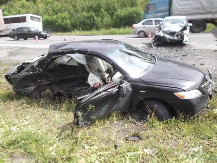 На Пермском тракте в массовом ДТП легковушек и грузовиков пострадали четыре человека. Один позднее скончался в больнице - Фото 2