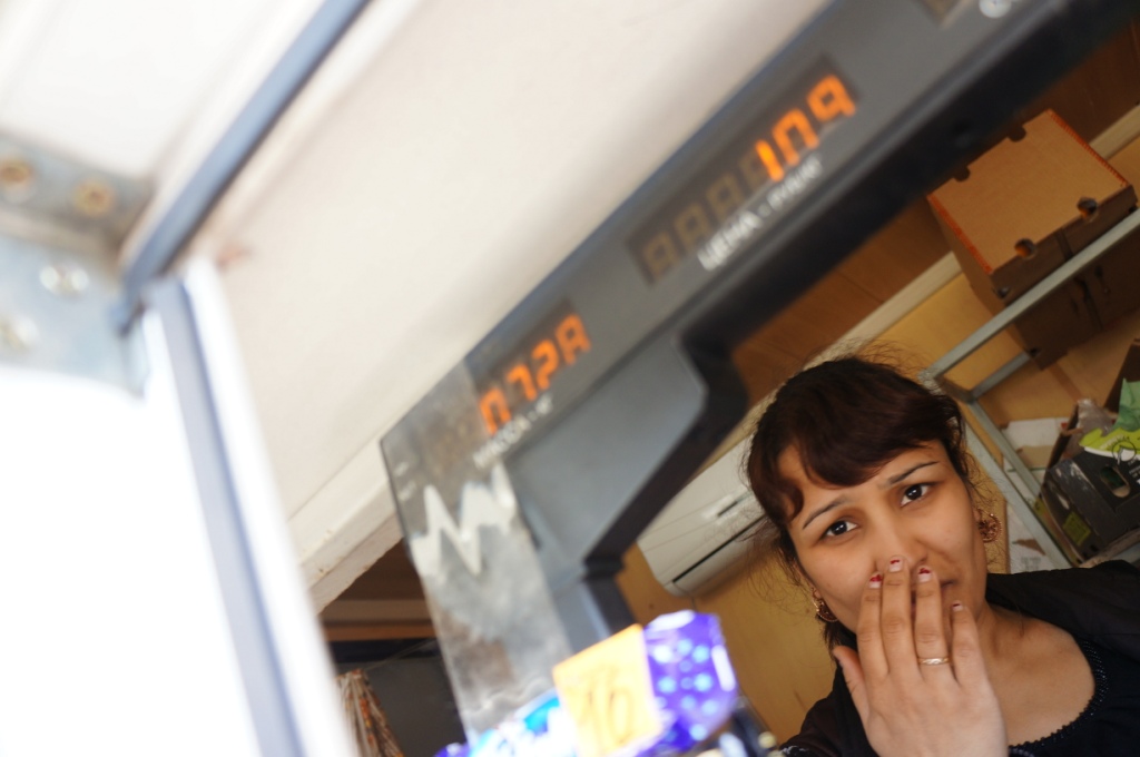 НАХАЛЬНЫЙ ФРУКТ! Журналисты JustMedia проехались по рынкам и киоскам, были обвешены и научены жизни. ФОТО и ВИДЕО  - Фото 4