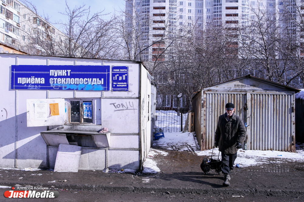 «Вы на социальную жилку-то не давите». Екатеринбургская УК забаррикадировала ворота детской школы искусств - Фото 4