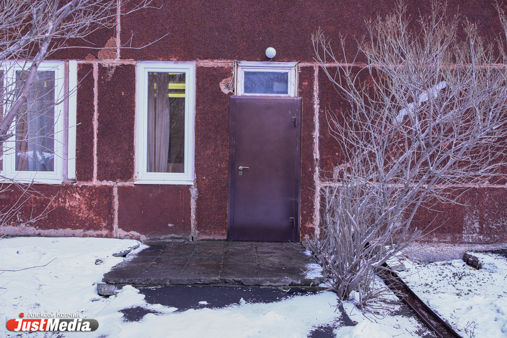 «Вы на социальную жилку-то не давите». Екатеринбургская УК забаррикадировала ворота детской школы искусств - Фото 5