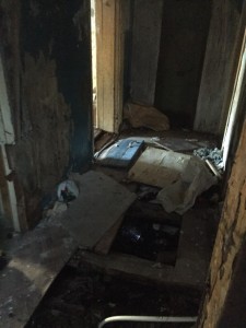 Депутат Ионин решил пристыдить свердловских чиновников и справил новоселье в серовском бараке - Фото 5