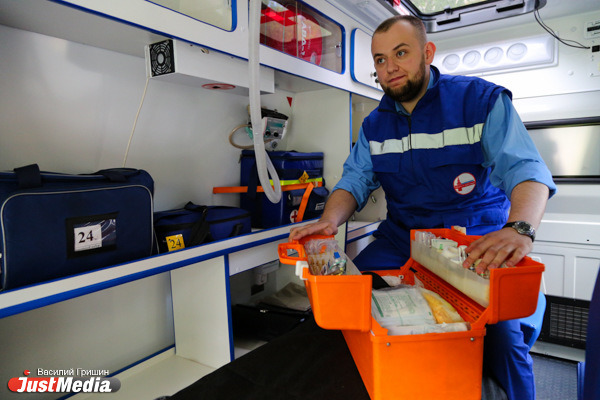 «Это маленькая больница на колесах». Скорой помощи Екатеринбурга подарили десять новых машин - Фото 3