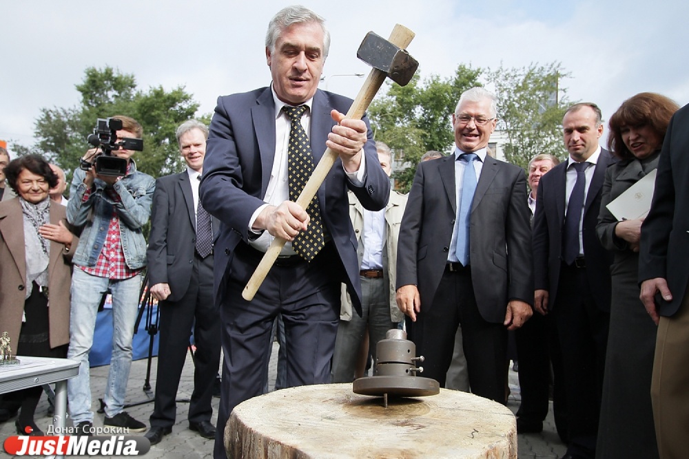 В Екатеринбурге открыли памятник уральскому предпринимателю. «Главное, чтобы он не стал надгробием областному бизнесу» - Фото 2