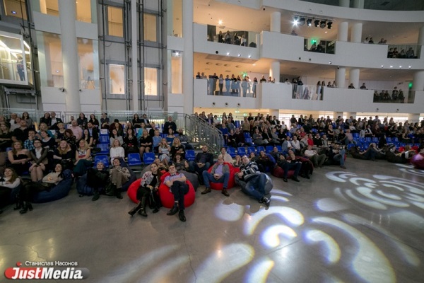 Отсутствие красной дорожки и пиво в пластиковых стаканчиках. «Ночь пожирателей рекламы» прошла без гламура и пафоса. ФОТО - Фото 2