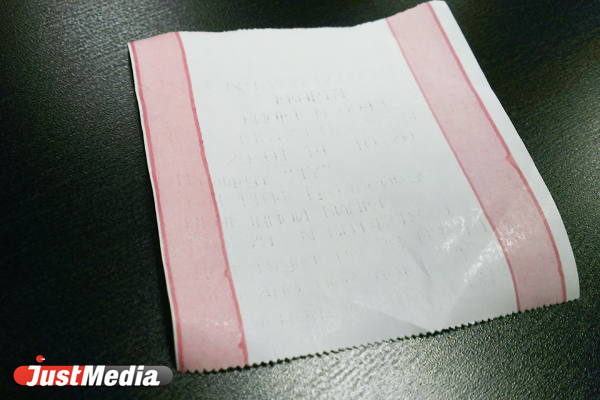 Холодно так, что билеты не печатаются. Екатеринбуржцы утром замерзали на остановках в ожидании транспорта - Фото 2