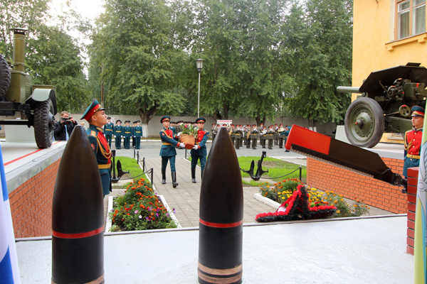 В Екатеринбурге появился новый военный памятник в честь тыловиков - Фото 2