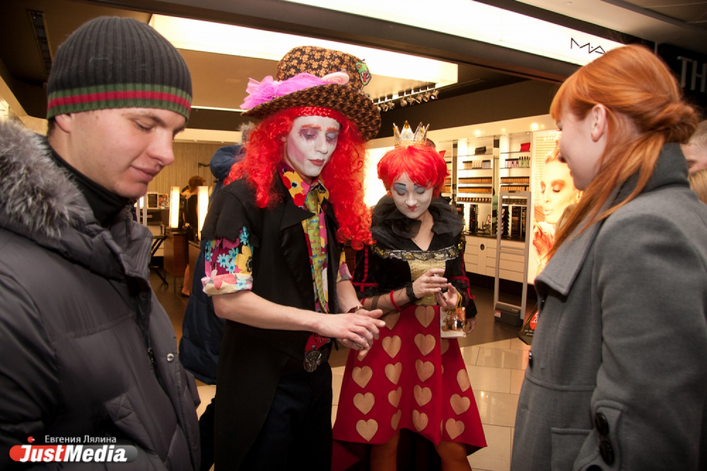 Через магию и танцы к шопингу. В «Гринвиче» прошла осенняя «Ночь распродаж» - Фото 3