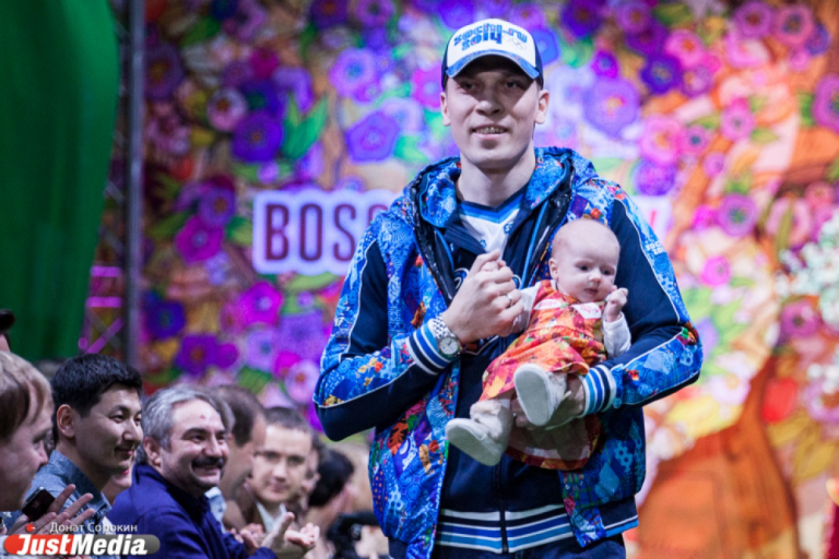 В весеннем саду «Европы» уральцам презентовали новые коллекции одежды весна-лето 2013 - Фото 2