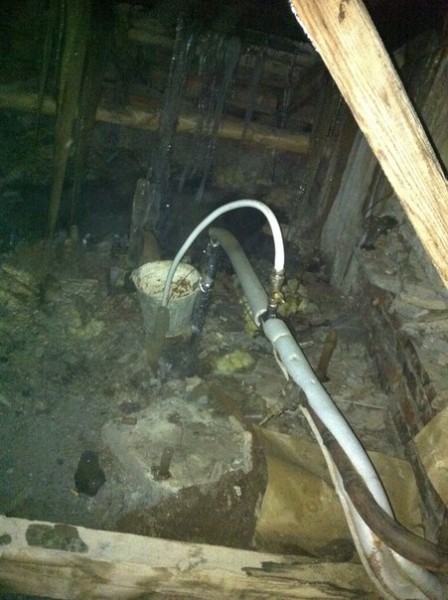 Крыша поехала! В одном из жилых домов Полевского обвалилась потолочная плита - Фото 3