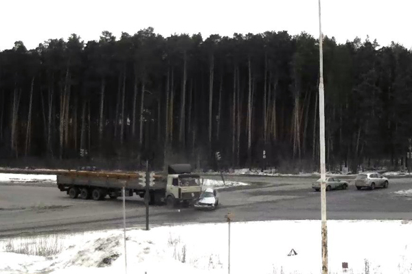 В Екатеринбурге МАЗ столкнулся с «Тойотой». Погиб водитель легкового автомобиля - Фото 4