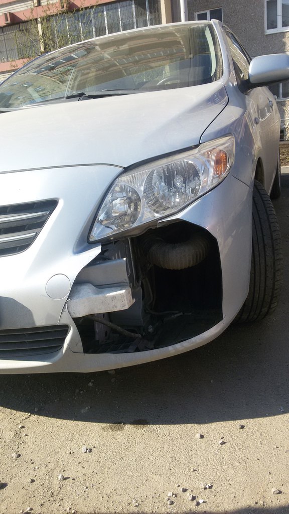 В Екатеринбурге неизвестные с корнем выдирают из автомобилей «противотуманки» - Фото 3