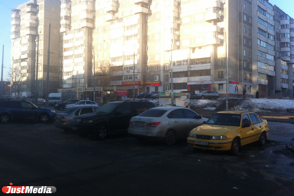 Троллейбусное кольцо на Ботанике стало меккой для нарушителей ПДД. ФОТО - Фото 2