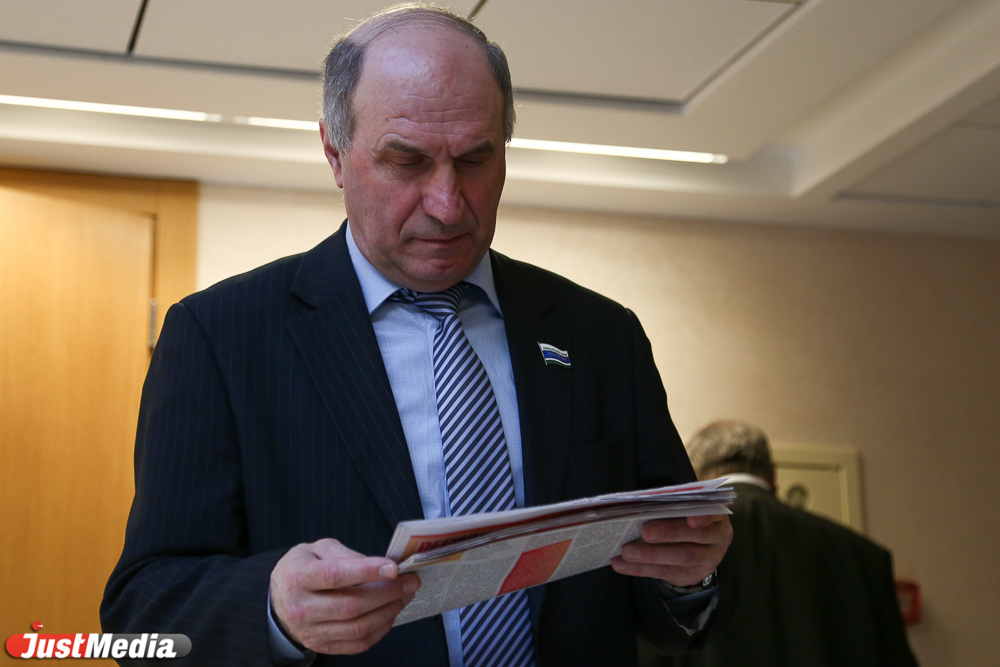 «Ху из Куйвашев?». В Заксобрании распространяют скандальную газету свердловского «фронтовика» - Фото 6