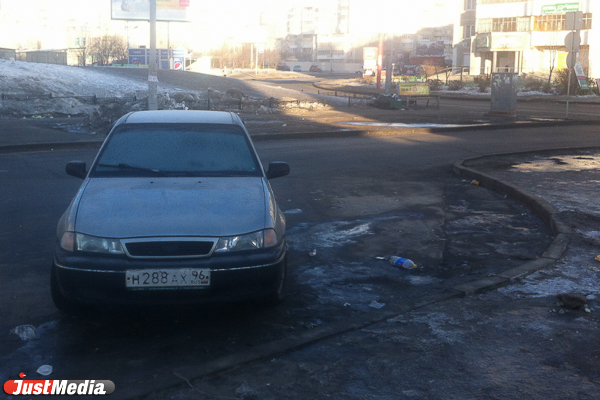 Троллейбусное кольцо на Ботанике стало меккой для нарушителей ПДД. ФОТО - Фото 11