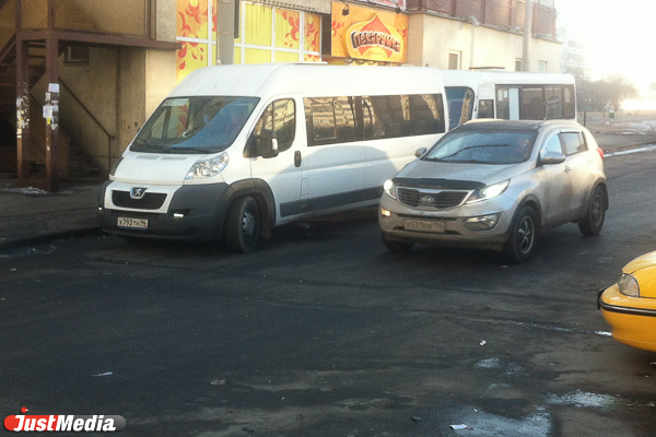 Троллейбусное кольцо на Ботанике стало меккой для нарушителей ПДД. ФОТО - Фото 17