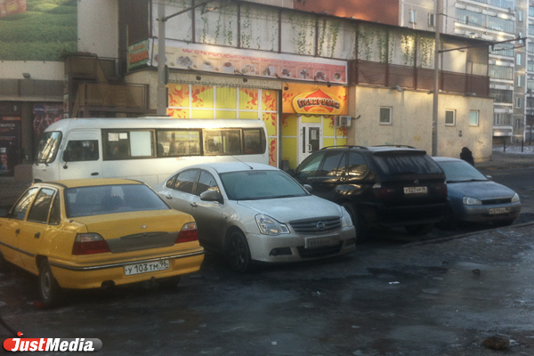 Троллейбусное кольцо на Ботанике стало меккой для нарушителей ПДД. ФОТО - Фото 4